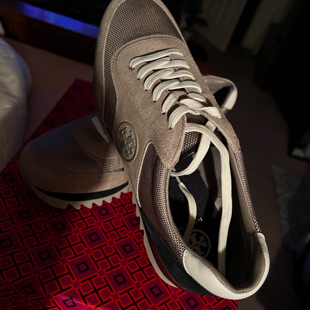 Authentic Tory Burch sneakers - Picture 5 of 8